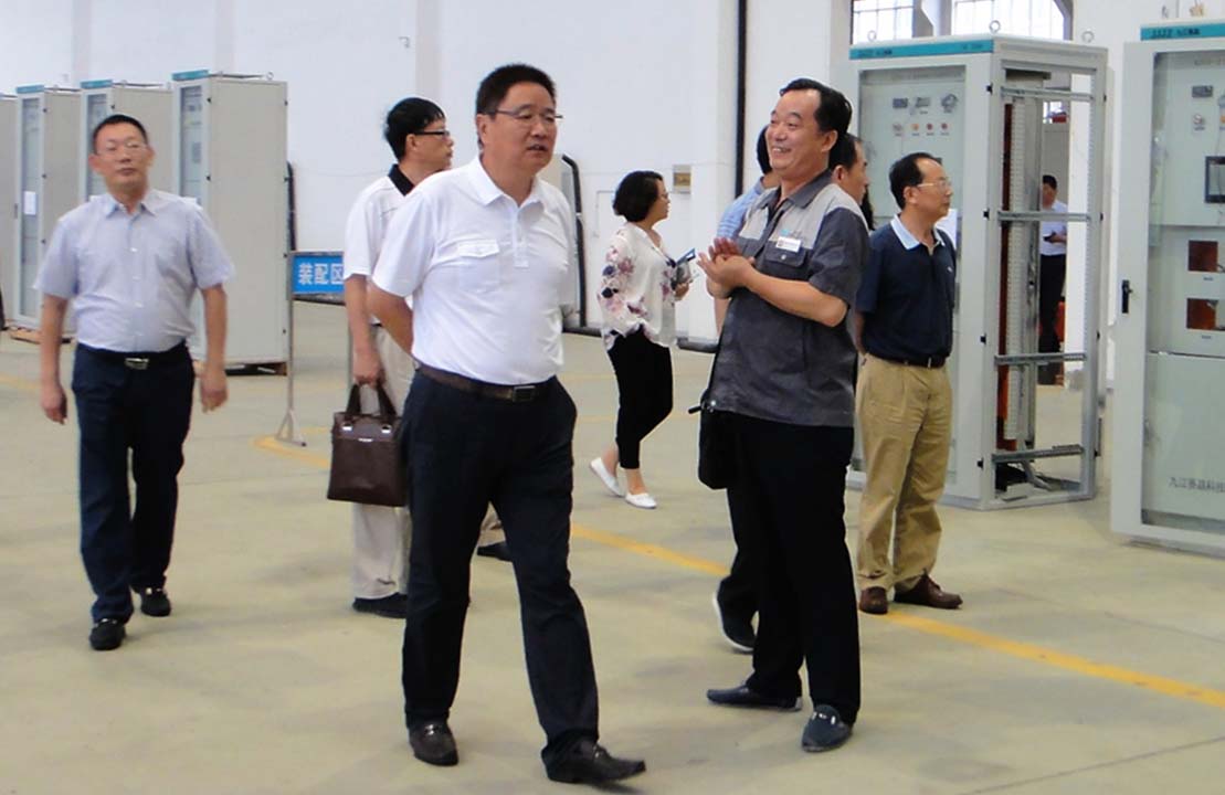 中國(guó)恒天董事長(zhǎng)張杰先生及董事會(huì)成員到賽晶參觀調(diào)研